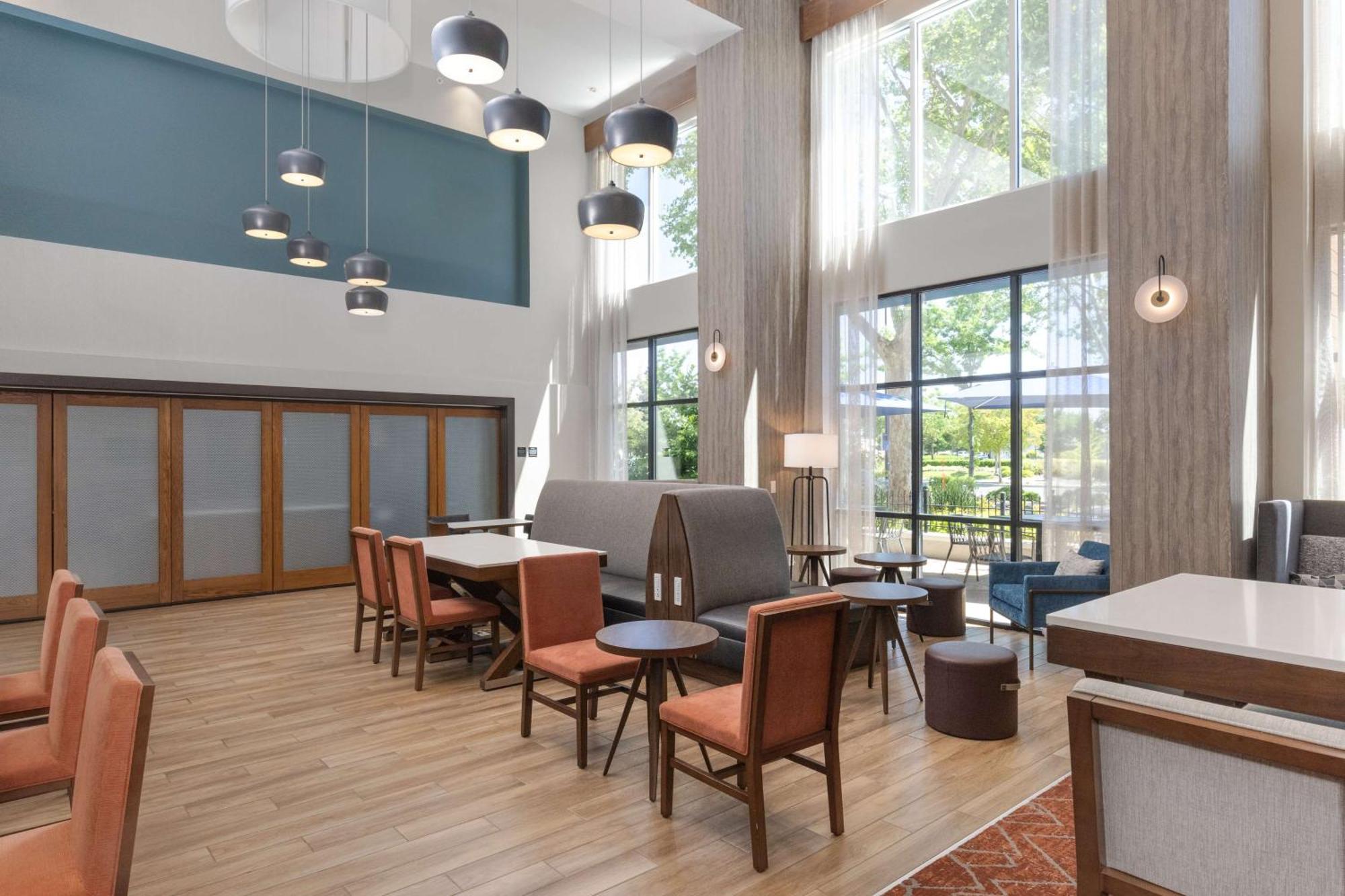 Hotel Hampton & Yuba