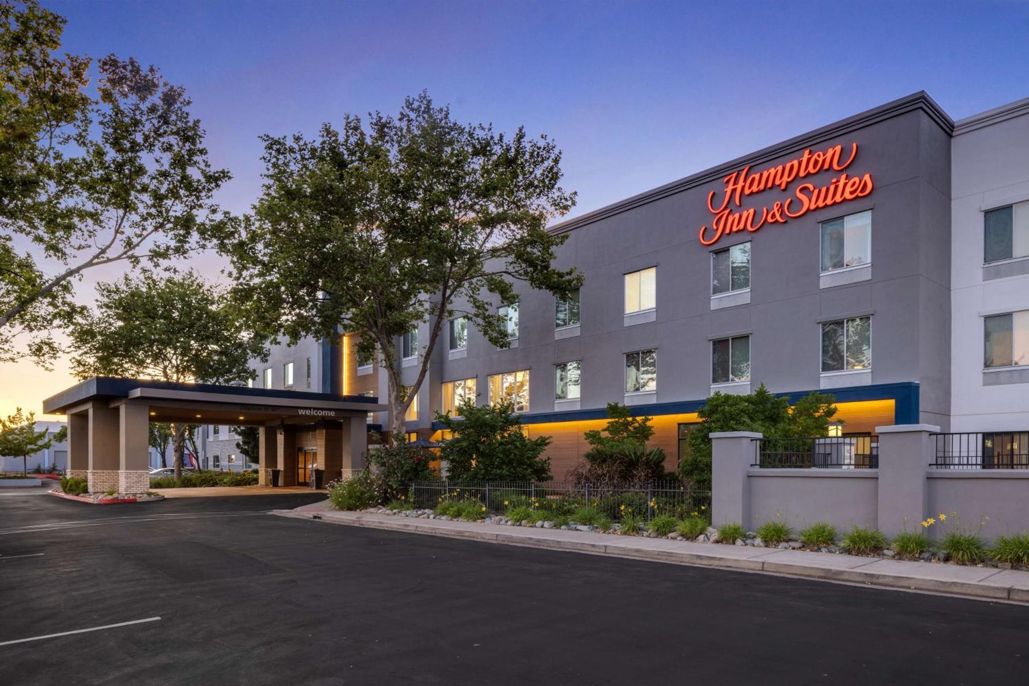 Hampton & Yuba Hotel 3*