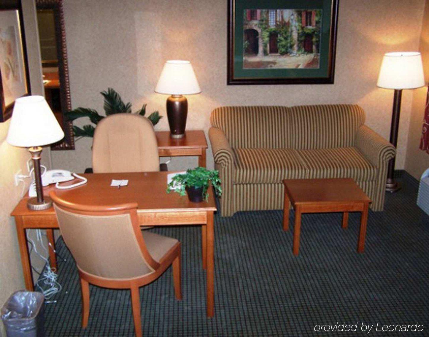 Hampton & Yuba Hotel 3*
