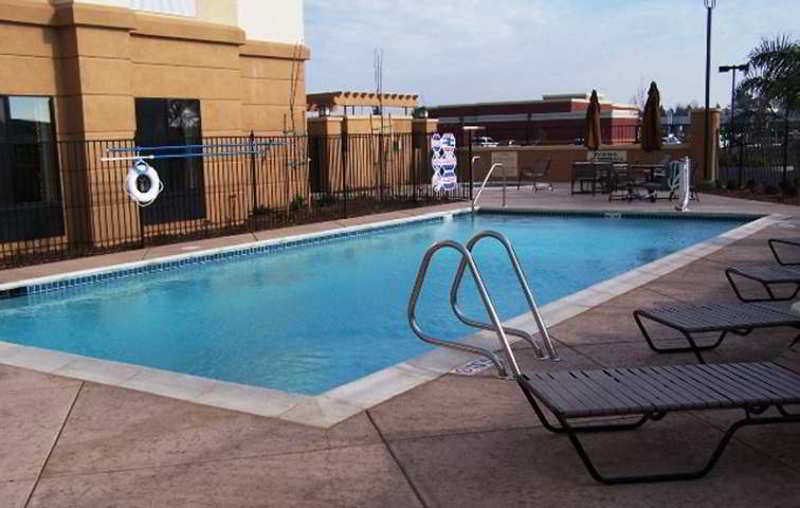Hotel Hampton & Yuba